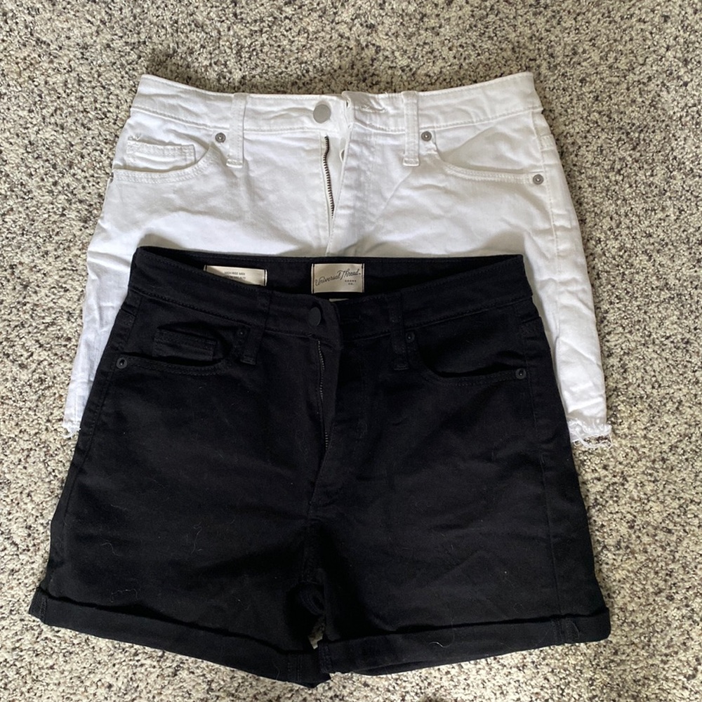 *2 pairs* Universal thread, size 4.